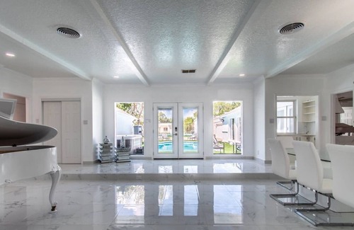 Bay Area House | Luxury Oasis on Ocean Dr Combined Estate Retreat