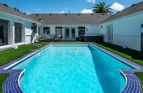 Bay Area House | Luxury Oasis on Ocean Dr Combined Estate Retreat
