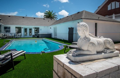 Bay Area House | Luxury Oasis on Ocean Dr Combined Estate Retreat