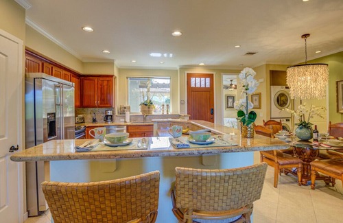 Kamuela Condo | Luxury Oasis Palm Villas at Mauna Lani - Golf/Beach/Shops/Restaurants