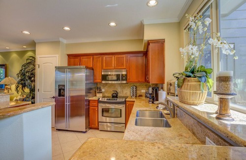 Kamuela Condo | Luxury Oasis Palm Villas at Mauna Lani - Golf/Beach/Shops/Restaurants