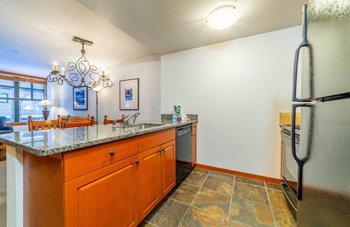 Mammoth Lakes Condo | Luxury Oasis Village Ski-in Ski-out