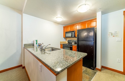 Mammoth Lakes Condo | Luxury Oasis Village Ski-in Ski-out