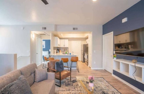 Encanto Apartment | Luxury Oasis w/Gym+Pool+Parking+W/D+Balcony