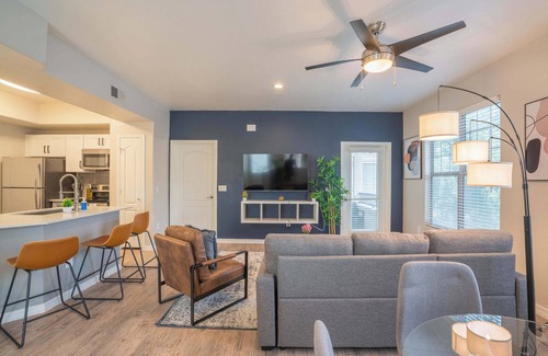 Encanto Apartment | Luxury Oasis w/Gym+Pool+Parking+W/D+Balcony