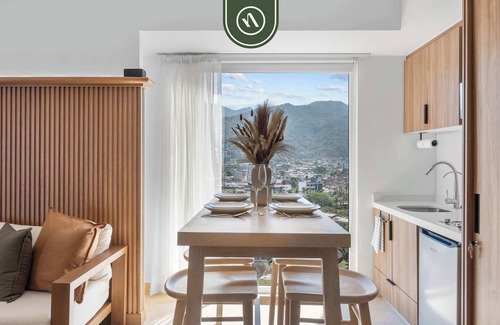 Las Glorias Apartment | Luxury Oceanfront Studio - Beach - Pools - Gym