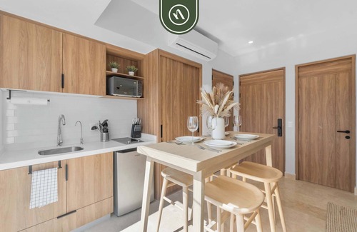 Las Glorias Apartment | Luxury Oceanfront Studio - Beach - Pools - Gym