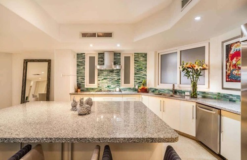 Emiliano Zapata Apartment | Luxury Oceanfront Getaway Resort-Style Amenities
