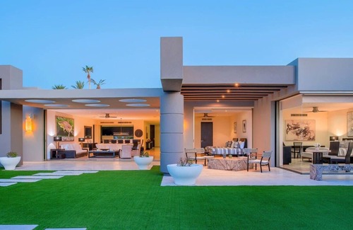 El Bledito Villa | Luxury Oceanview Villa | Pool | Walk to the Beach