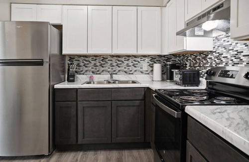 Edgemoor Apartment | Luxury on a Budget! Spacious Retreat Awaits
