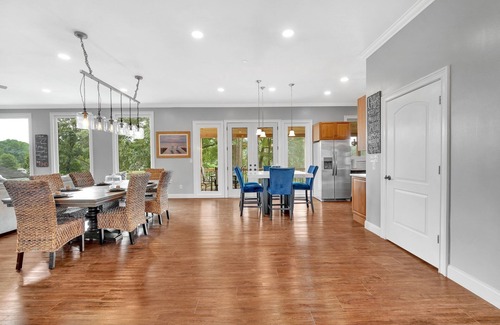 Southmont House | Luxury on High Rock Lake: Great for Groups!