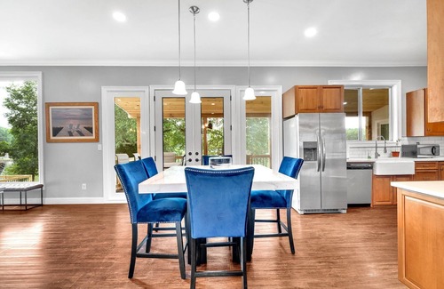 Southmont House | Luxury on High Rock Lake: Great for Groups!