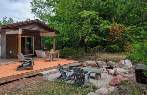 Williamsburg Apartment | Luxury on the Edge of Traverse City - 4