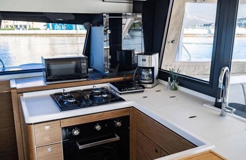 Key West Boat Rental | Luxury on the Sea! 47' Motor Yacht in Beautiful 5-Star Resort!