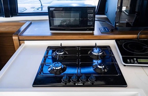Key West Boat Rental | Luxury on the Sea! 47' Motor Yacht in Beautiful 5-Star Resort!