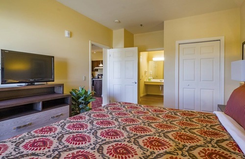 Pittsfield Resort | Luxury one bedroom and one bathroom unit with full amenities