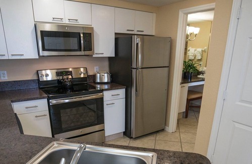 Weston Resort | Luxury One Bedroom and One Bathroom Unit with Full Amenities