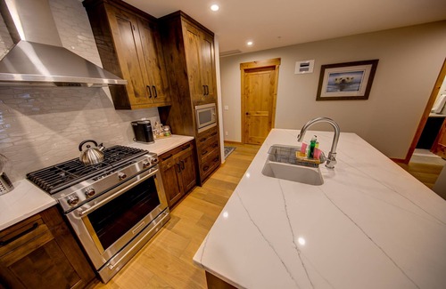 Canmore Condo | Luxury One Bedroom Condo in Canmore