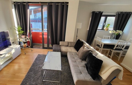 Highbury West Apartment | Luxury One bedroom Gem by Emirates Stadium