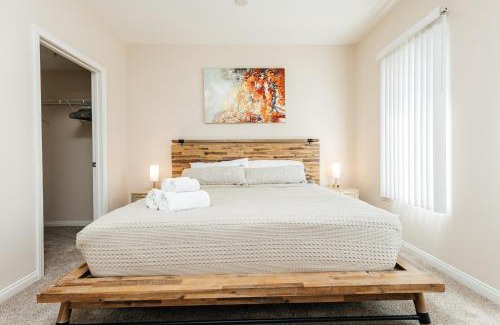 Miracle Mile Apartment | Luxury One Bedroom minutes from The Grove