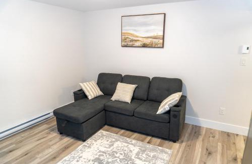 Dieppe House | Luxury One Bedroom Private Apartment just 7 minutes from the Airport