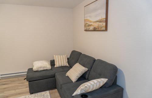 Dieppe House | Luxury One Bedroom Private Apartment just 7 minutes from the Airport