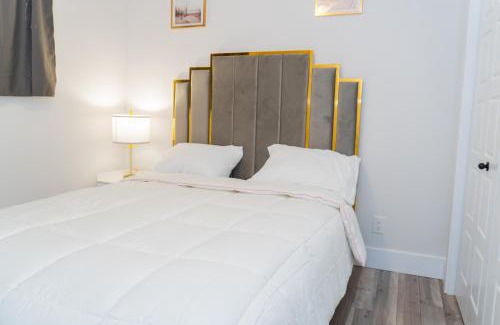 Dieppe House | Luxury One Bedroom Private Apartment just 7 minutes from the Airport