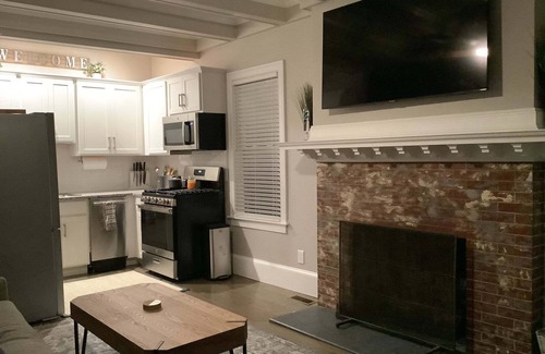 Plymouth Cultural District Apartment | Luxury One Bedroom Spacious Apartment in Downtown/Waterfront Plymouth Ma.