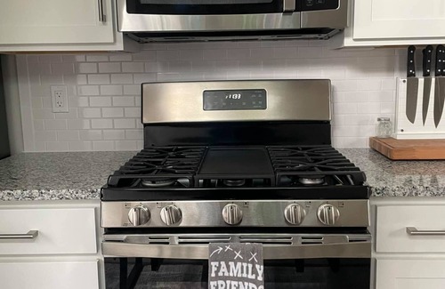 Plymouth Cultural District Apartment | Luxury One Bedroom Spacious Apartment in Downtown/Waterfront Plymouth Ma.