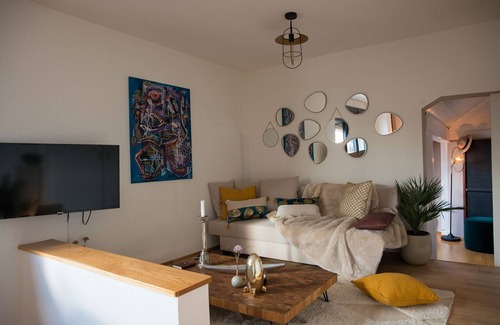 Geneva Apartment | Luxury One-Bedroom Suite with Stunning Views of the Jet d’Eau and Mountains