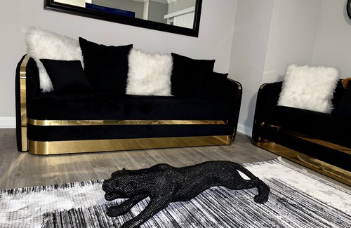 Sandy Springs House | Luxury Palace Sleep in luxury stay inline entire 2 bedroom apartment