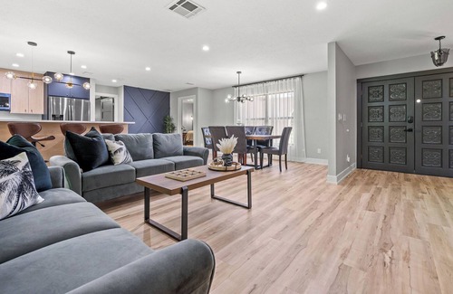Venice Groves House | Luxury Paradise 4 Bedroom House with Heated Pool