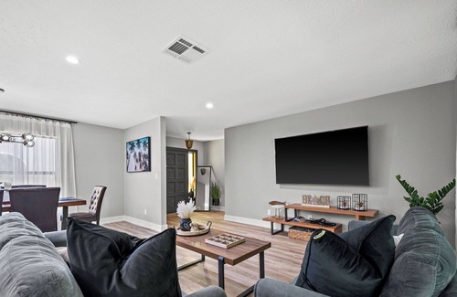 Venice Groves House | Luxury Paradise 4 Bedroom House with Heated Pool