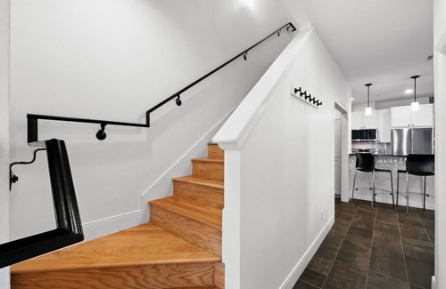 Tobin Hill House | Luxury Pearl District Townhome- Walk to Dining & Riverwalk- CASA A