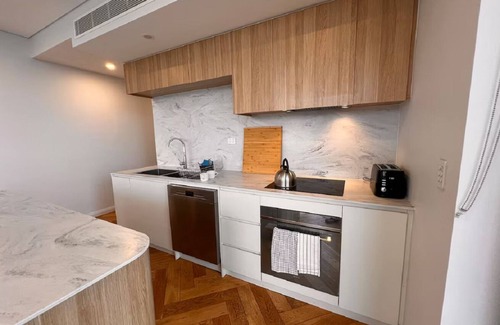 Mascot Apartment | Luxury Penthouse | 3 Bedrooms | Sweeping Views