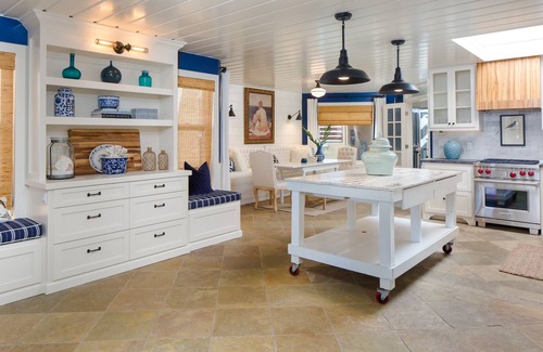 South Oceanside Condo | Luxury Penthouse Condo, Sunroom with Ocean Views – 20 STEPS TO THE OCEAN!