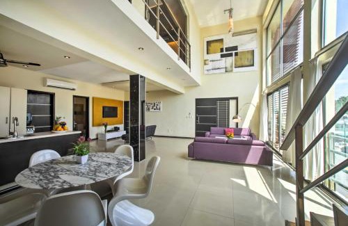Tohoku Apartment | Luxury Penthouse with Rooftop Pool - Walk to Beach!