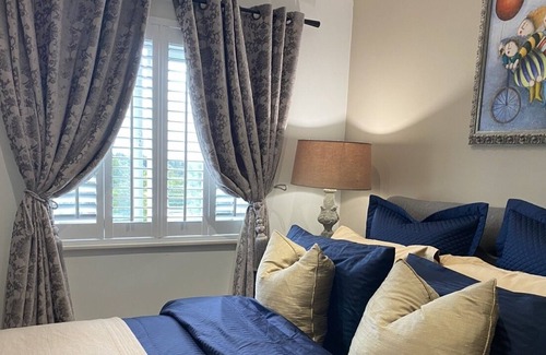 Woking Apartment | Luxury Penthouse Park View