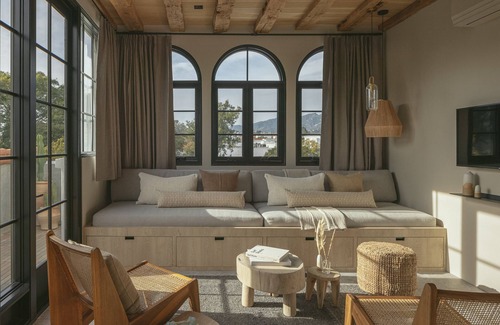Lower State Hotel | Luxury Penthouse with Lounge, Private Balcony, Fire Pits!