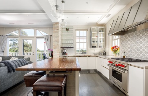 Traverse City Condo | Luxury Penthouse | AC | Fireplace | Balcony |