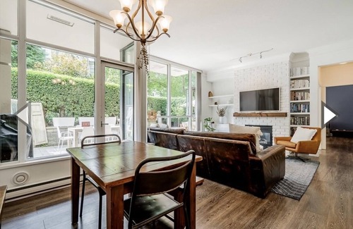 West Side Condo | Luxury Pet Friendly Condo with Gym, Pool, Hottub, Steam, & Massive Outdoor Space