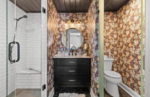 Tampa House | Luxury-Pet Friendly, Farmhouse Bungalow, Downtown Tampa