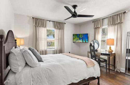 Tampa House | Luxury-Pet Friendly, Farmhouse Bungalow, Downtown Tampa
