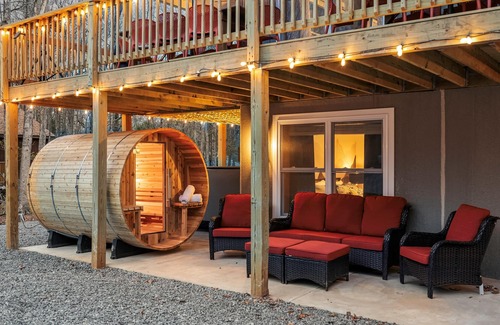 Albrightsville Ski Chalet | Luxury Pocono Retreat | Sauna | Hot Tub | Games
