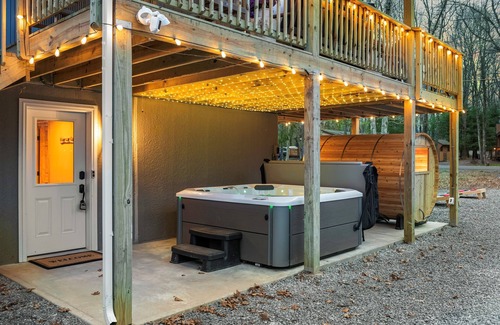 Albrightsville Ski Chalet | Luxury Pocono Retreat | Sauna | Hot Tub | Games
