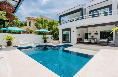 Puerto Aventuras House | LUXURY POOL & BEACH HOUSE AT THE MAYAN RIVIERA