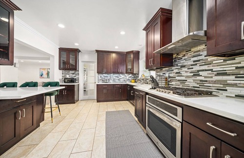 Alhambra House | Luxury PoolHouse Downtown Los Angeles