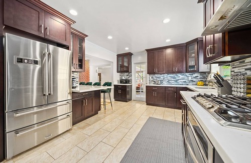Alhambra House | Luxury PoolHouse Downtown Los Angeles