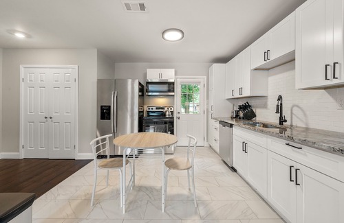 Sylvan Hills House | Luxury Private Room Downtown Atlanta