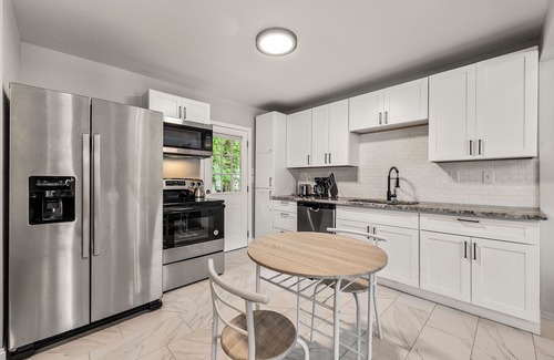Sylvan Hills House | Luxury Private Room Downtown Atlanta